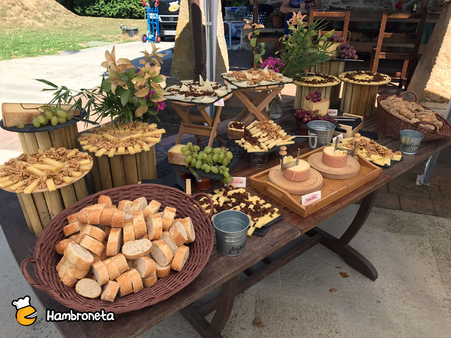 Mesa de quesos e ibéricos y maestro cortador de jamón Catering