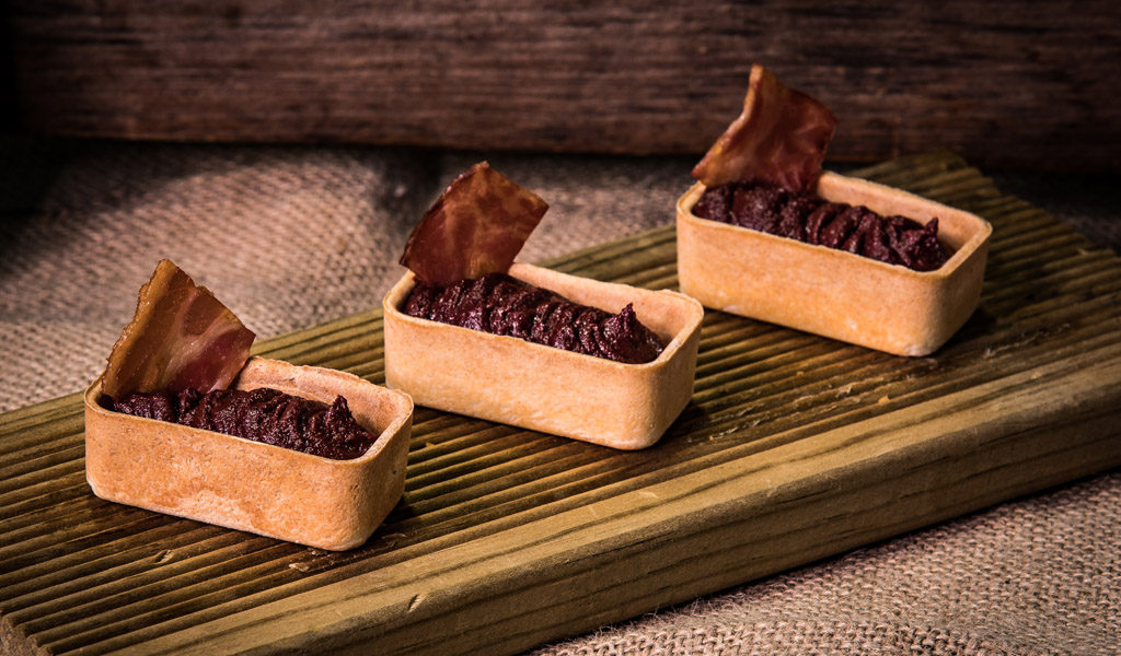 Tartaleta de morcilla y bacon Hambroneta Catering