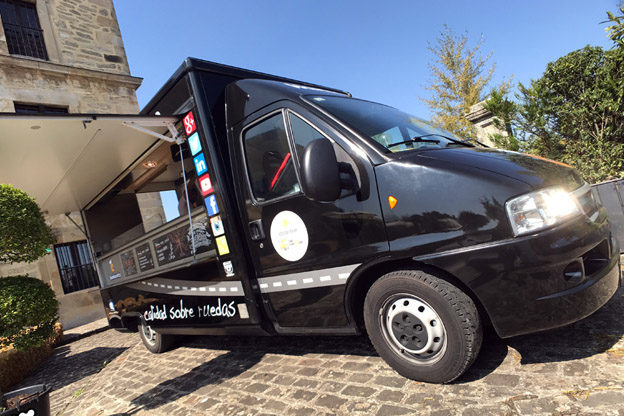 Hambroneta black food truck