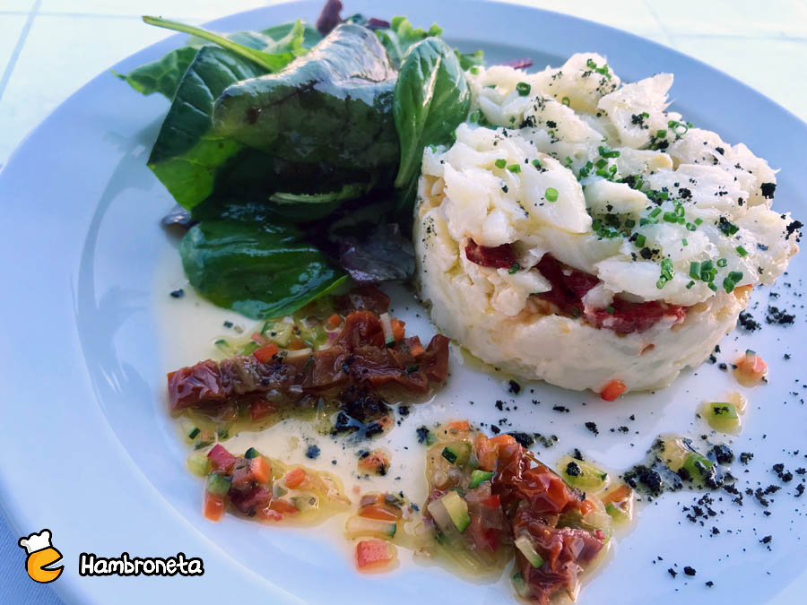 Hambroneta boda catering Aralia Inaki Ensalada de bacalao patata ali-miel pimientos asados y vinagreta de tomate seco