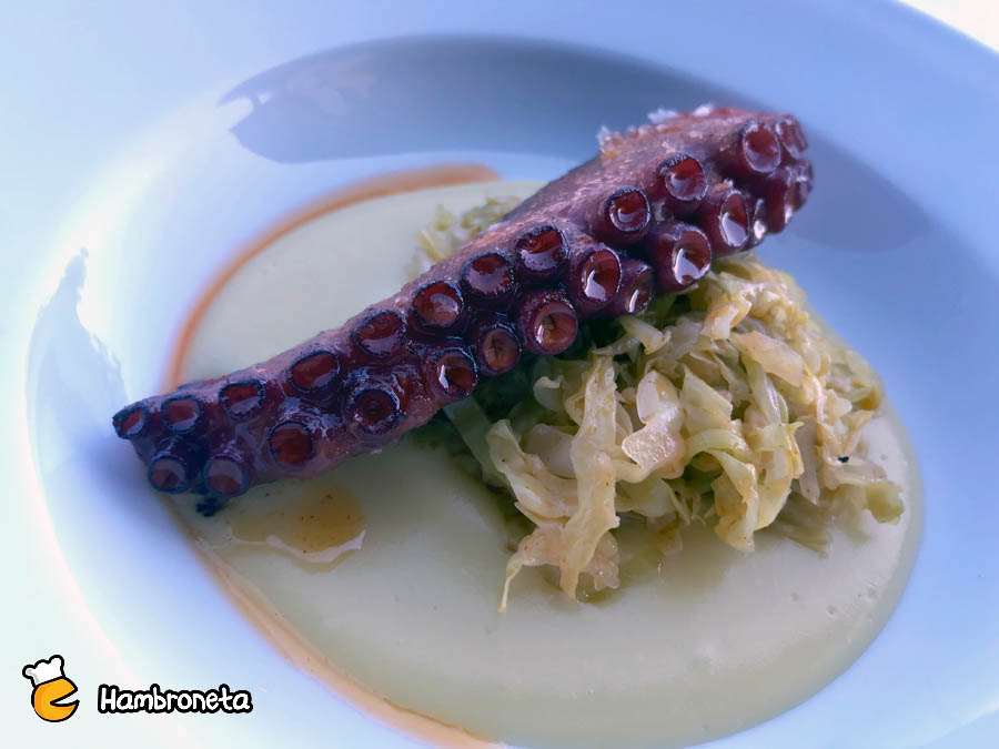 Hambroneta boda catering Aralia Inaki Pulpo a la brasa crema de patata y repollo al pimenton