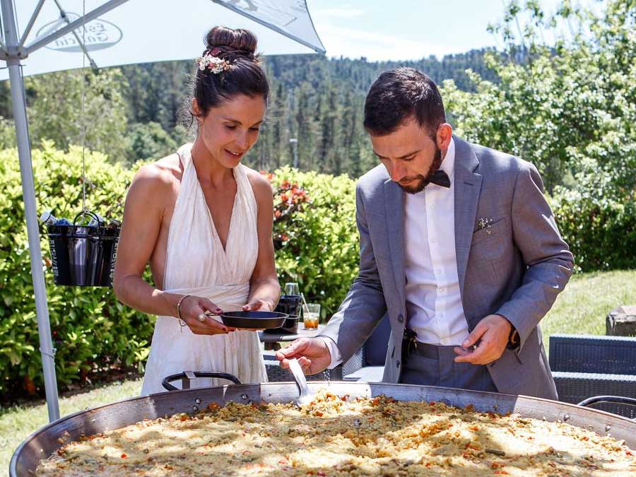 Hambroneta boda catering Katixa Erik novios paella