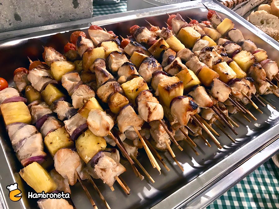 Boda catering Hambroneta Ale y Alatz Silo Bilbao brochetas de pollo