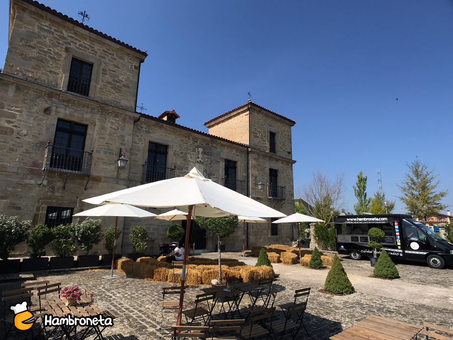 Mi Castillo de Arena patio Hambroneta Catering