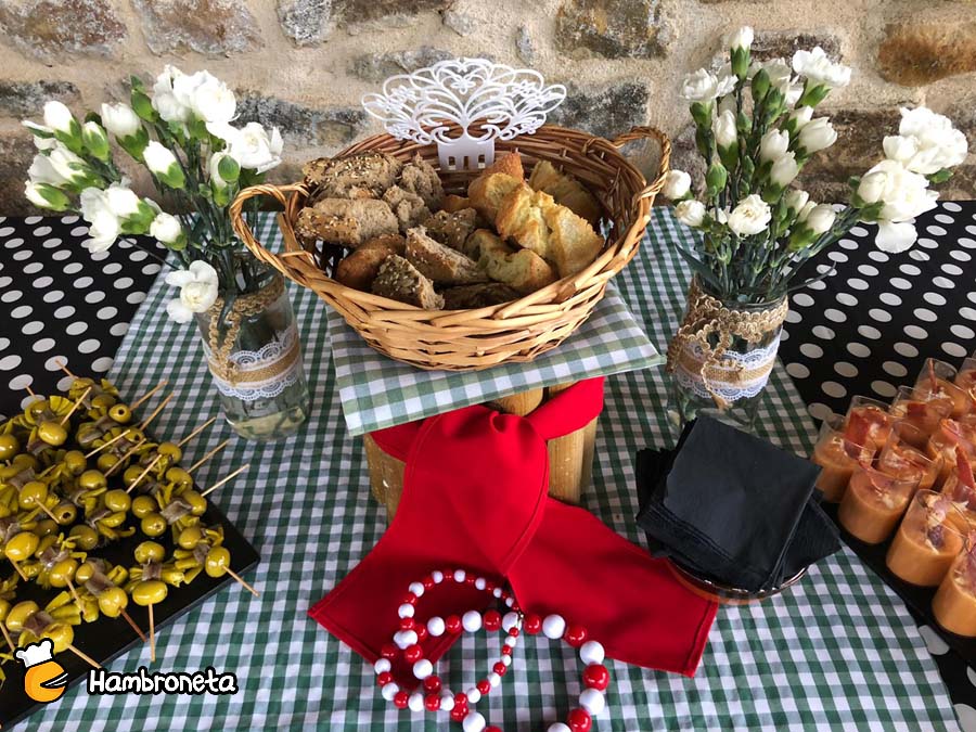 Hambroneta Catering Boda Tamara Miki Casa Rural Pagaigoikoa Mesa tematica detalles