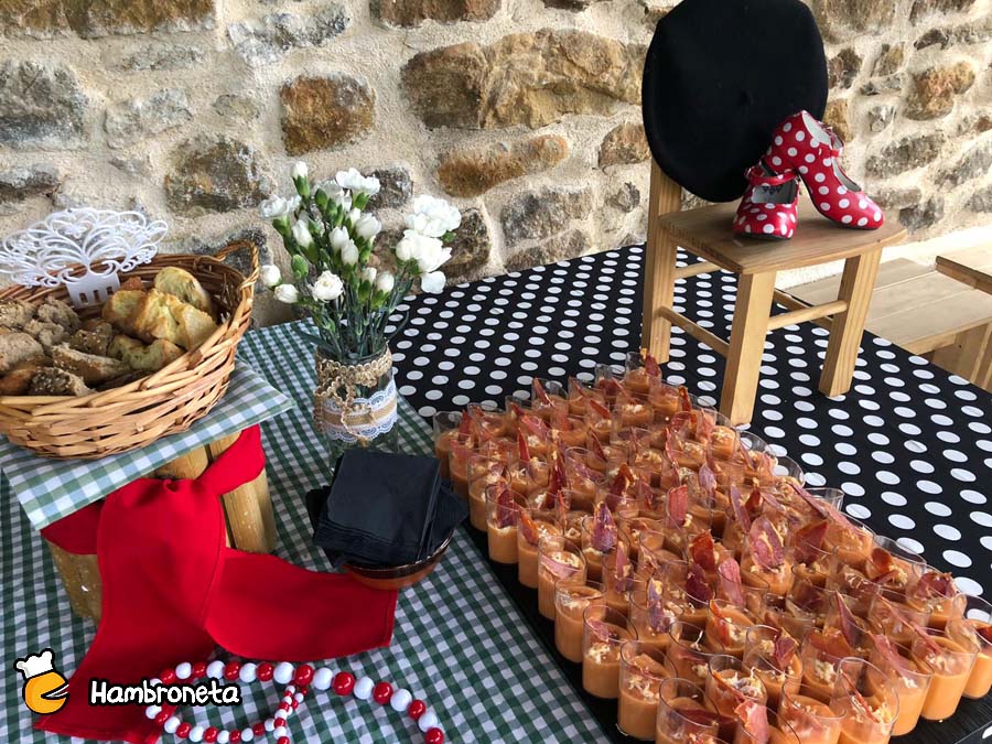 Hambroneta Catering Boda Tamara Miki Casa Rural Pagaigoikoa Mesa tematica salmorejo