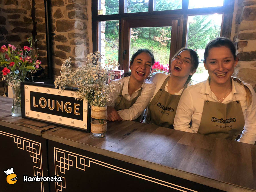 Hambroneta Catering Boda Tamara Miki Casa Rural Pagaigoikoa chicas barra