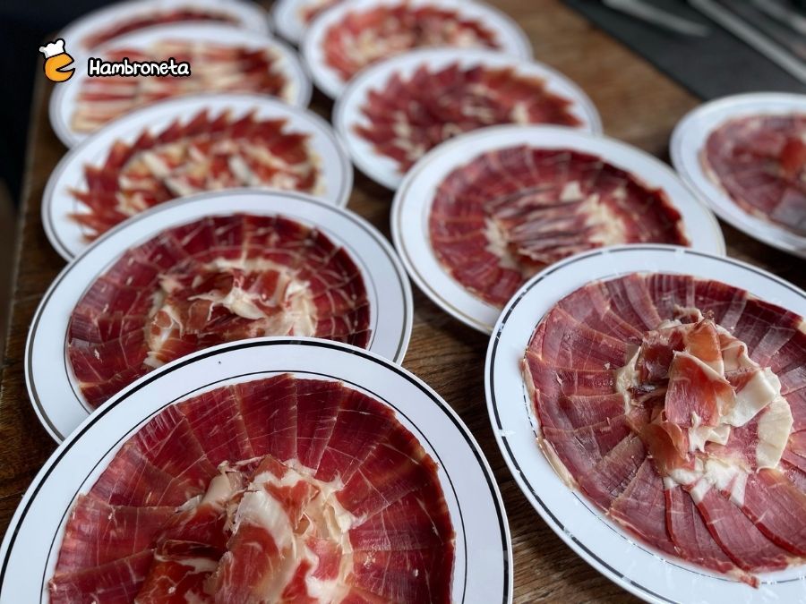 Hambroneta organizacion catering boda Iratxe y Sheila detalle jamon