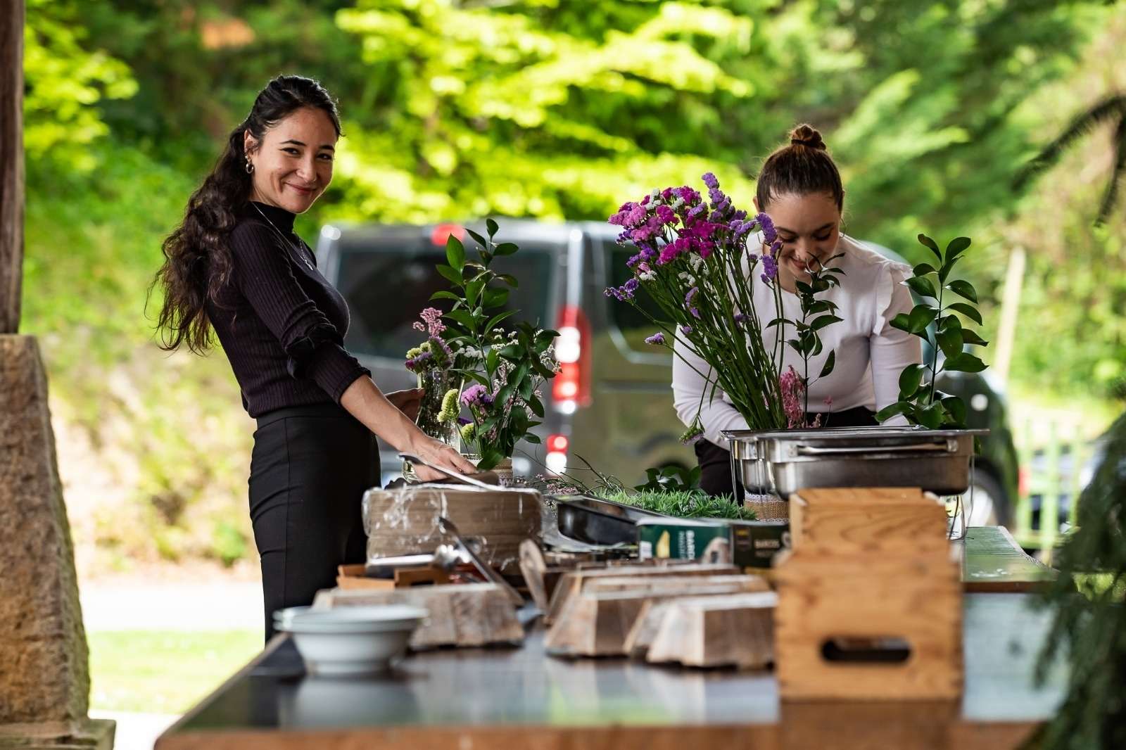 Hambroneta Catering Boda I y J preparando