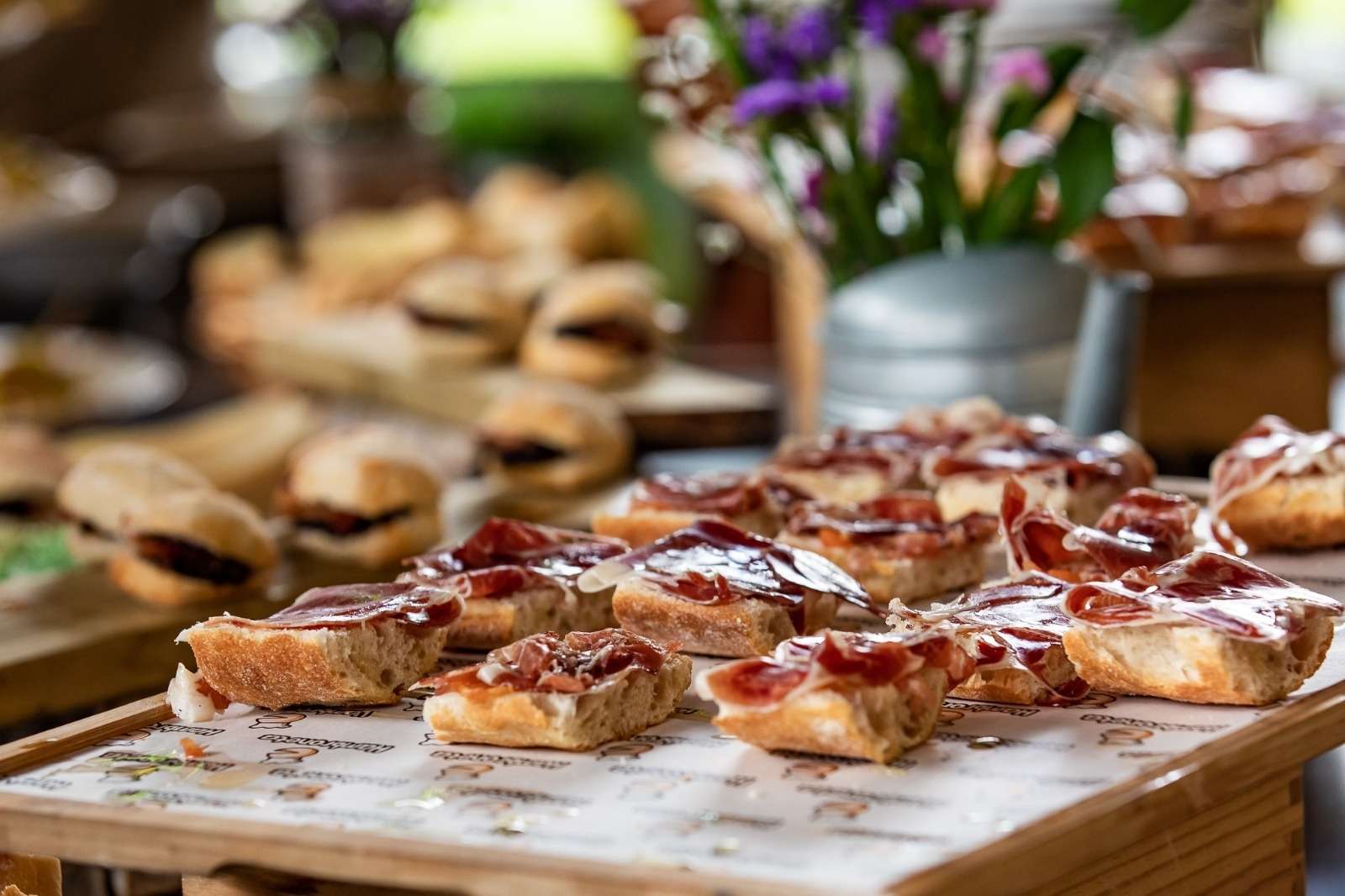 Hambroneta Catering Boda I y J snacks frios